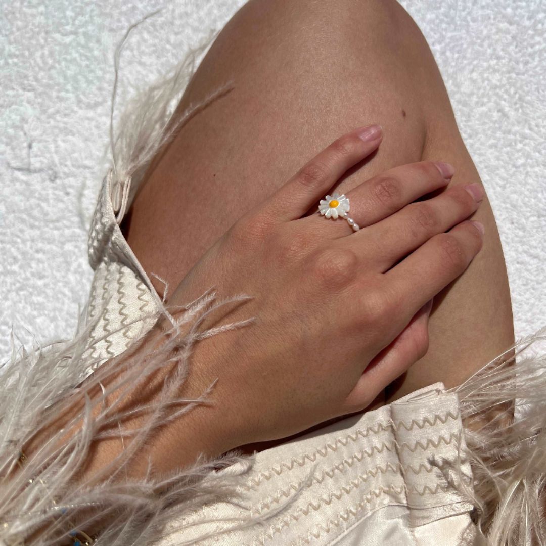 The Daisy Pearl ring